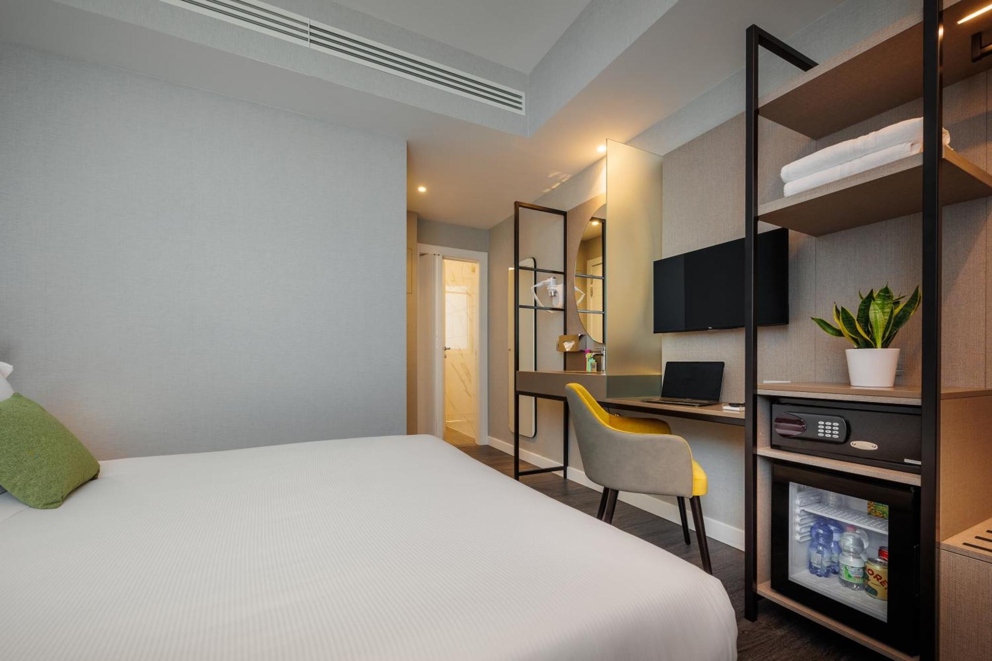 Ih Hotels Milano Centrale Exterior photo