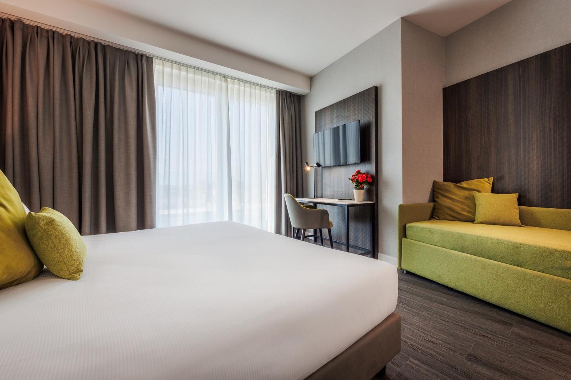 Ih Hotels Milano Centrale Exterior photo