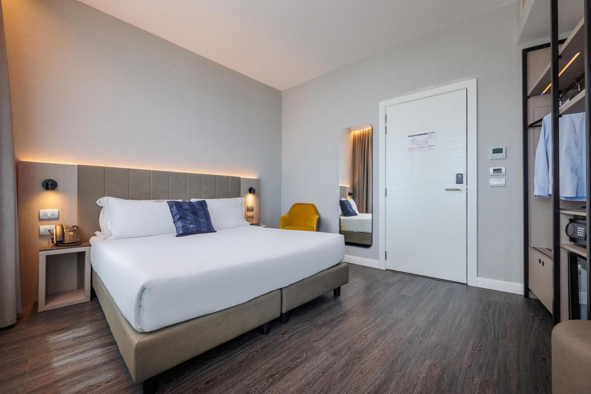 Ih Hotels Milano Centrale Exterior photo