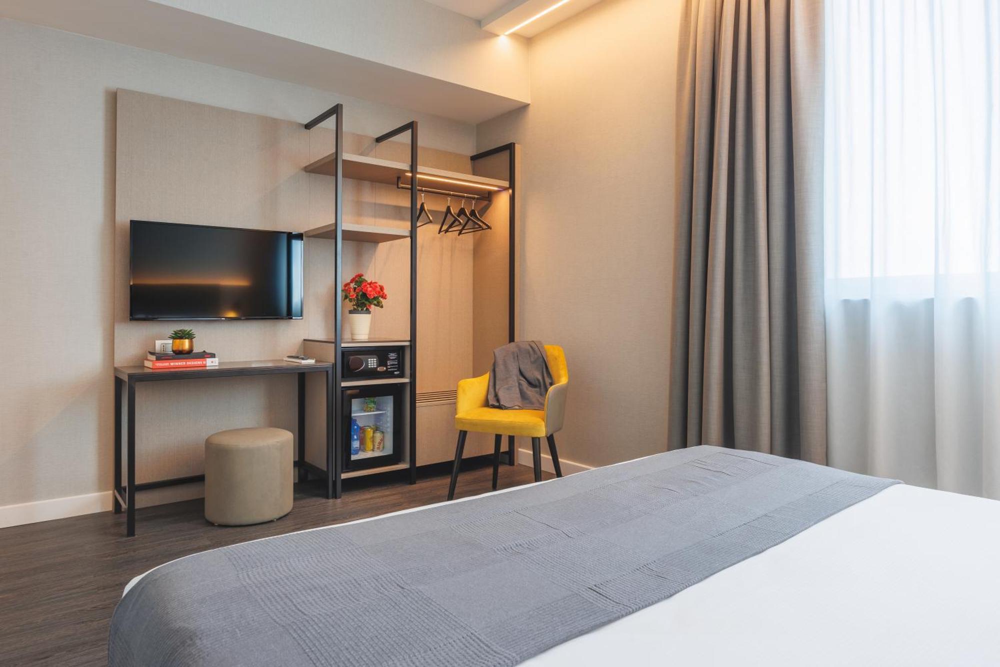 Ih Hotels Milano Centrale Exterior photo